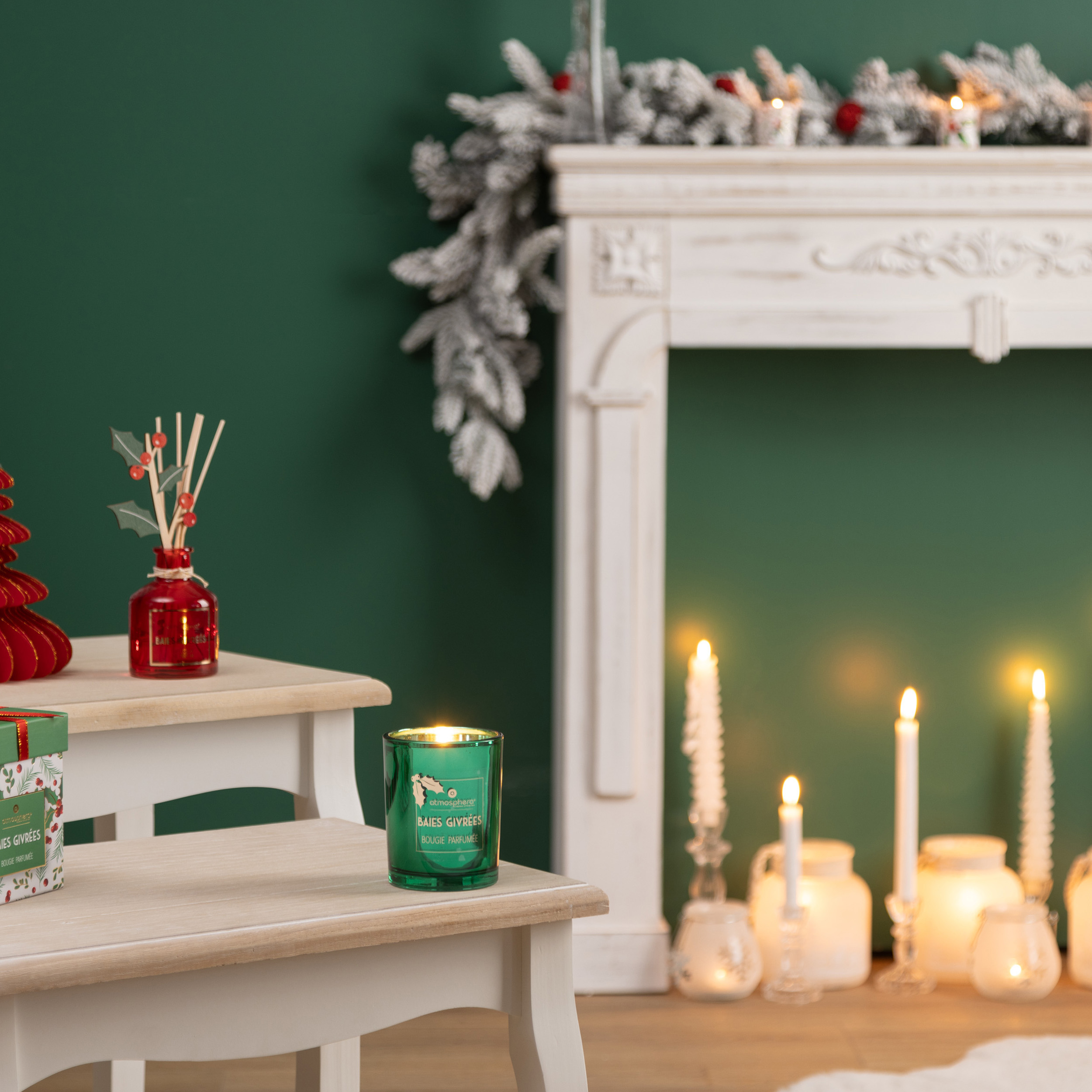 CHRISTMAS GREEN SCENTED CANDLE 210G IN GIFT BOX - Image 2
