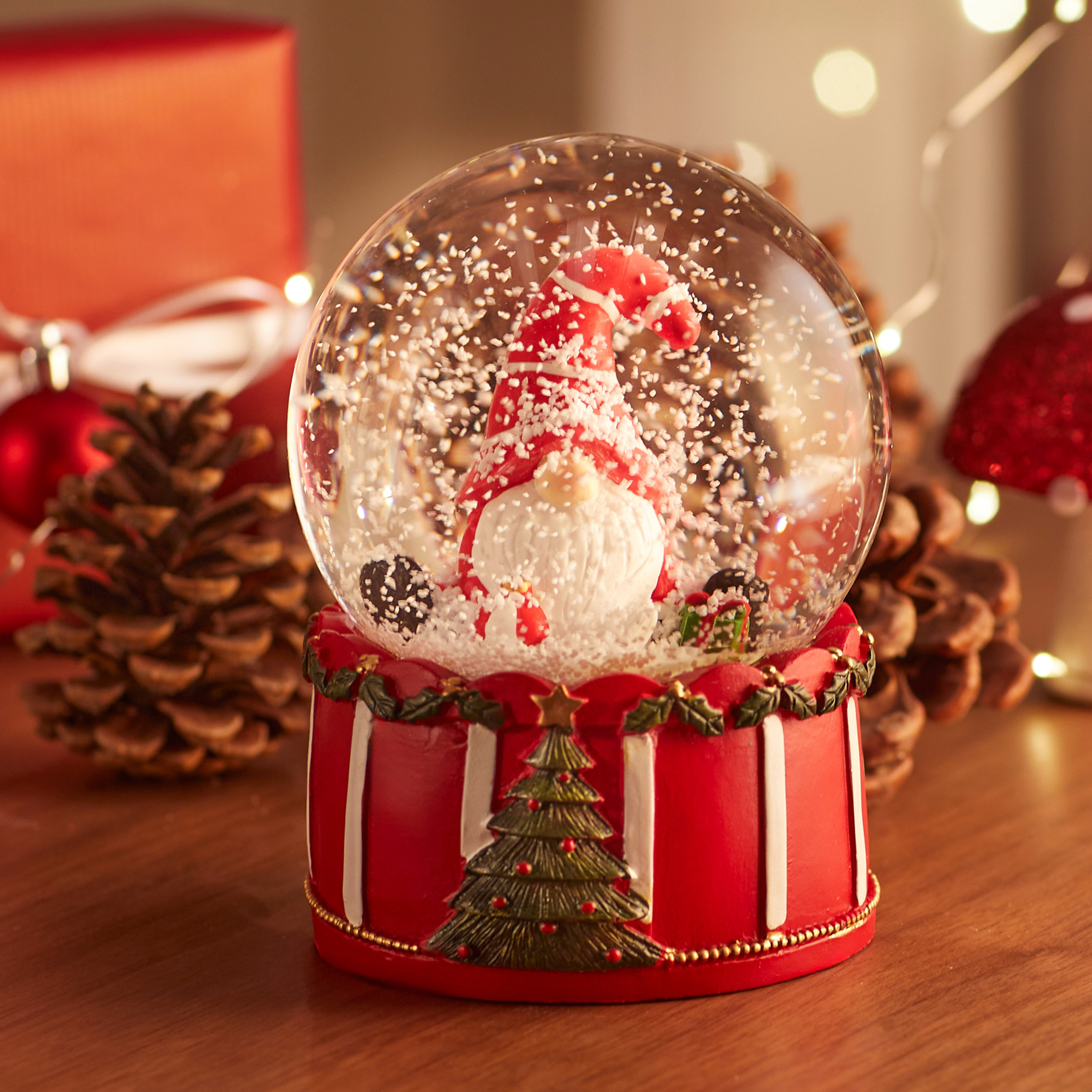 CHRISTMAS SNOW GLOBE GNOME ASSORTED DESIGNS 10CM - Image 2