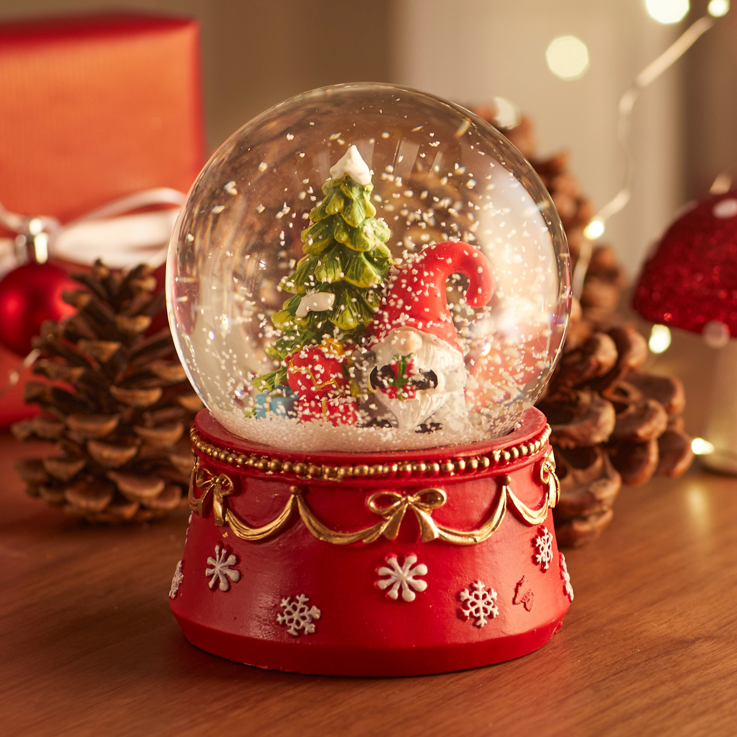 CHRISTMAS SNOW GLOBE GNOME ASSORTED DESIGNS 10CM - Image 3